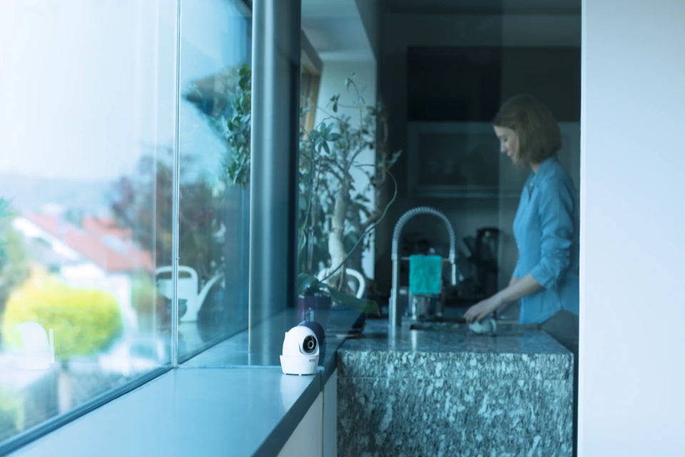 ABUS Smart Security World WiFi intérieur caméra orientable/inclinable