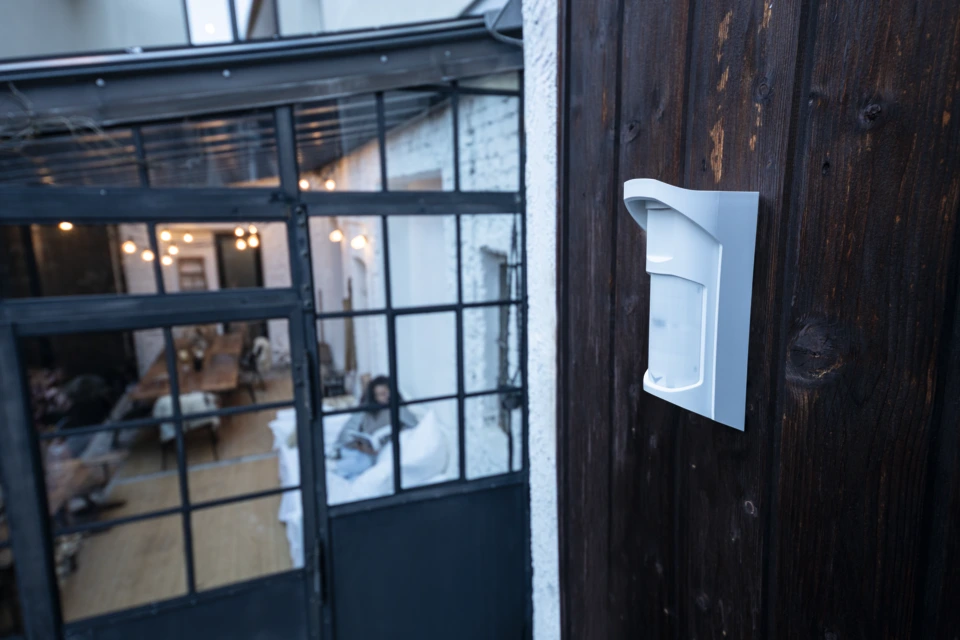 Détecteur sans fil PIR/MW Comfion (extérieur)